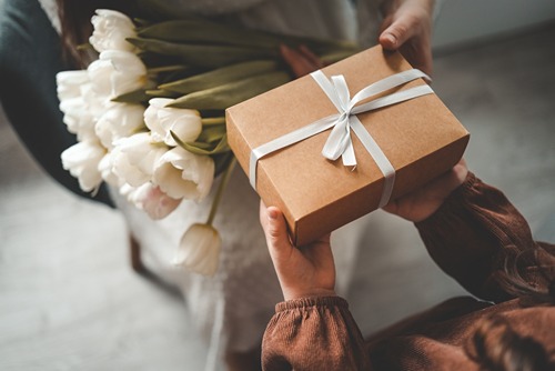 Mother’s Day 2025: Gift Ideas for Your Mom, Made Possible with a Personal Loan 